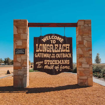 Long-Run-launch-event-welcome-to-Longreach-sign-LR